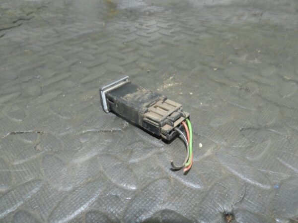 155 1999 LAND ROVER DISCOVERY 2 V8. HAZARD SWITCH BUTTON
