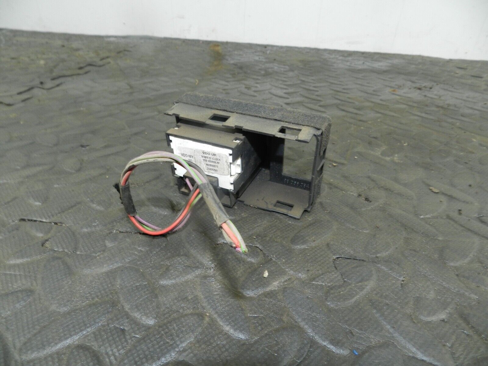 155 1999 LAND ROVER DISCOVERY 2 V8. CLOCK UNIT