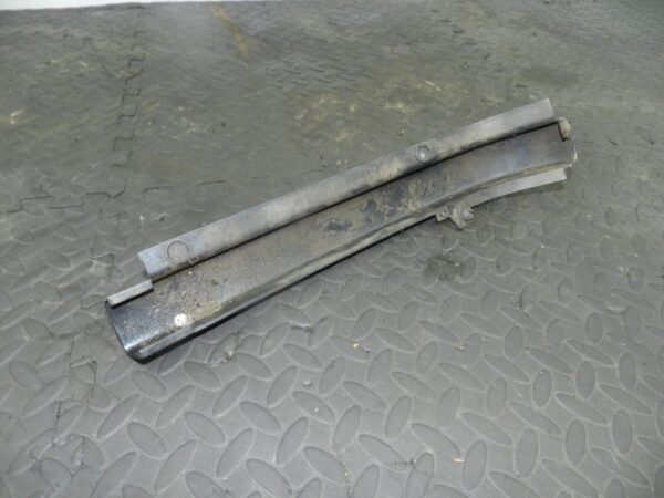 155 1999 LAND ROVER DISCOVERY 2 V8. SILVER HEAD LIGHT TRIM DRIVER SIDE - Image 2