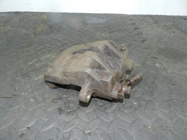 155 1999 LAND ROVER DISCOVERY 2 V8. PASSENGER SIDE FRONT BRAKE CALIPER