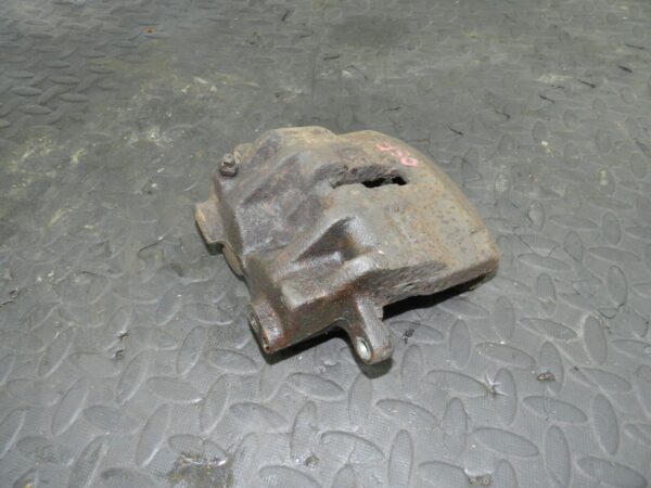 155 1999 LAND ROVER DISCOVERY 2 V8. DRIVER SIDE FRONT BRAKE CALIPER - Image 2