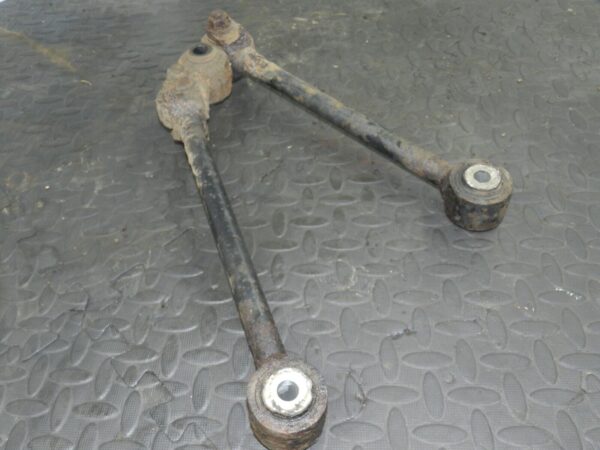155 1999 LAND ROVER DISCOVERY 2 V8. REAR WATIS LINKAGE