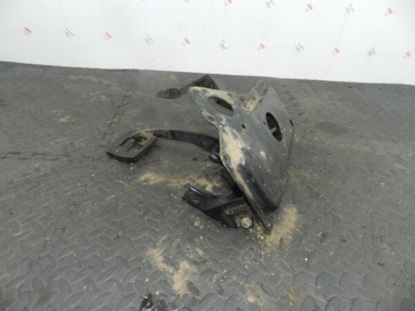 155 1999 LAND ROVER DISCOVERY 2 V8. BRAKE AND ACCELERATOR PEDAL BOX