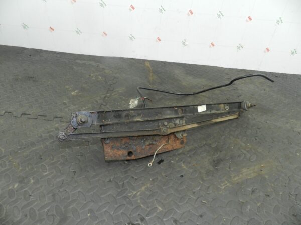 155 1999 LAND ROVER DISCOVERY 2 V8. FRONT WIPER MOTOR + LINKAGE
