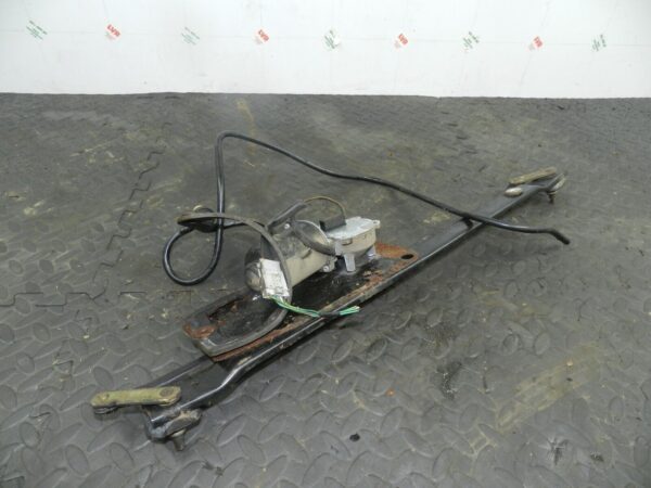 155 1999 LAND ROVER DISCOVERY 2 V8. FRONT WIPER MOTOR + LINKAGE - Image 2