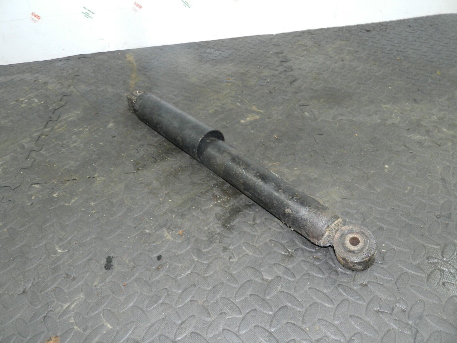 155 1999 LAND ROVER DISCOVERY 2 V8. REAR SHOCK ABSORBER