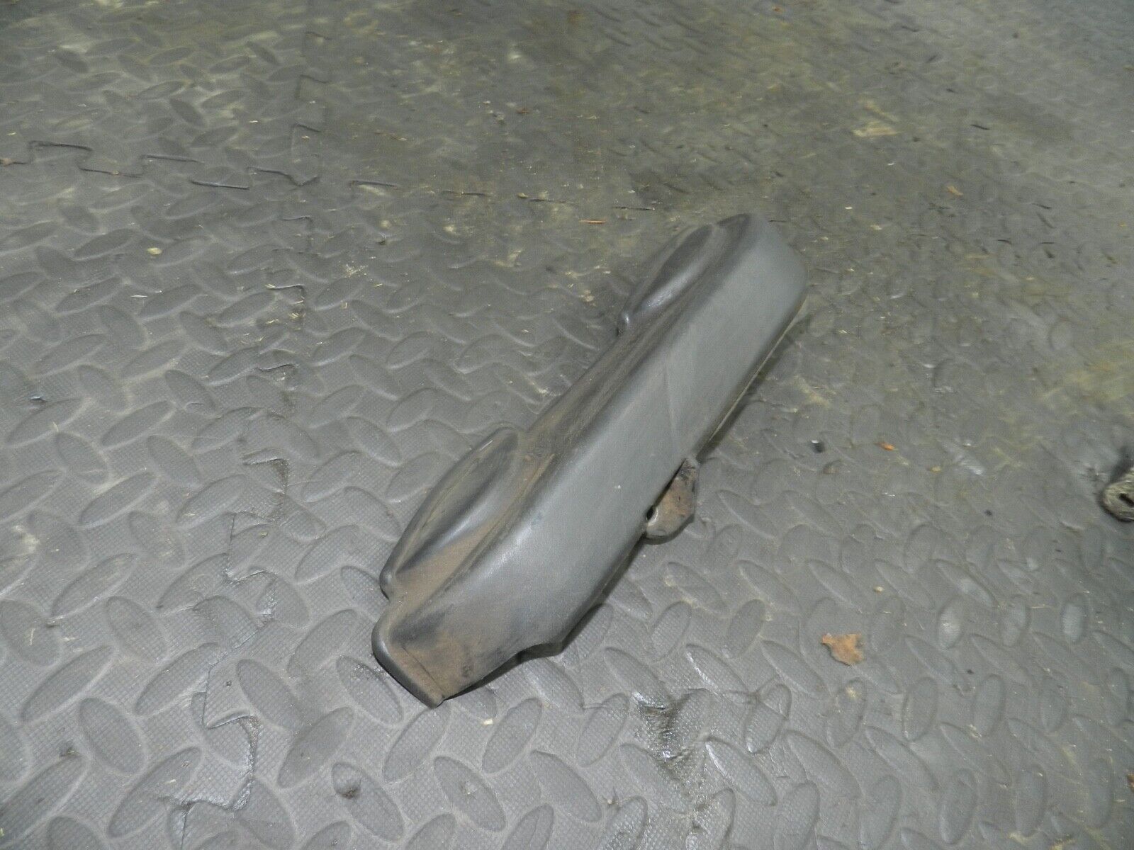 155 1999 LAND ROVER DISCOVERY 2 V8. DRIVER BELT COVER ACE PUMP