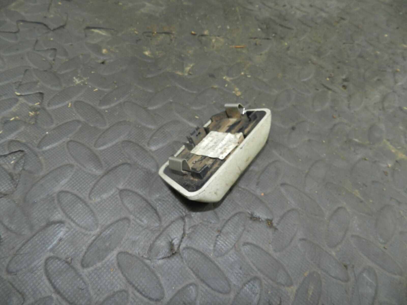 155 1999 LAND ROVER DISCOVERY 2 V8. INTERIOR ALARM SENSOR - Image 2