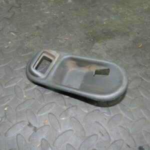 155 1999 LAND ROVER DISCOVERY 2 V8. DOOR HANDLE SURROUND