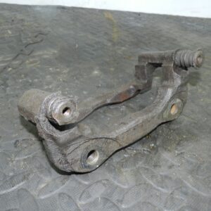 155 1999 LAND ROVER DISCOVERY 2 V8. PASSENGER SIDE FRONT BRAKE CALIPER CARRIER