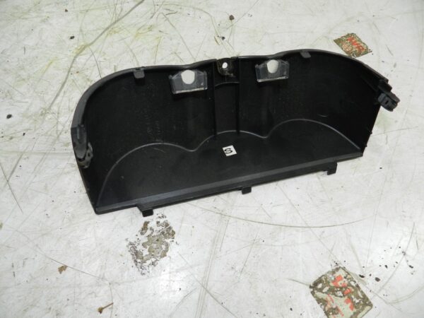 (129) 2005 HONDA JAZZ. SPEEDOMETER SURROUND PLASTIC TRIM - Image 2