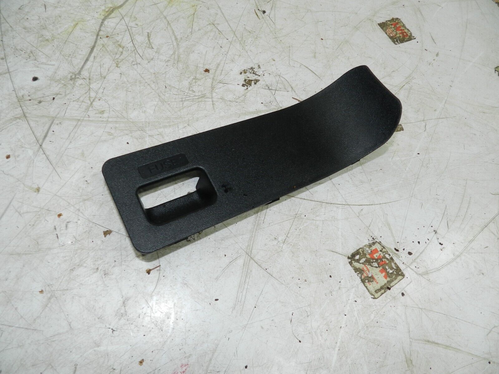 (129) 2005 HONDA JAZZ. DASHBOARD FUSE BOX COVER LID