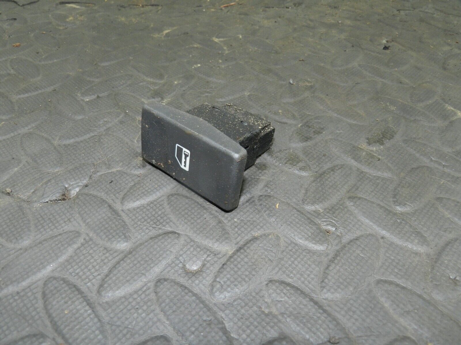 155 1999 LAND ROVER DISCOVERY 2 V8. - Image 2