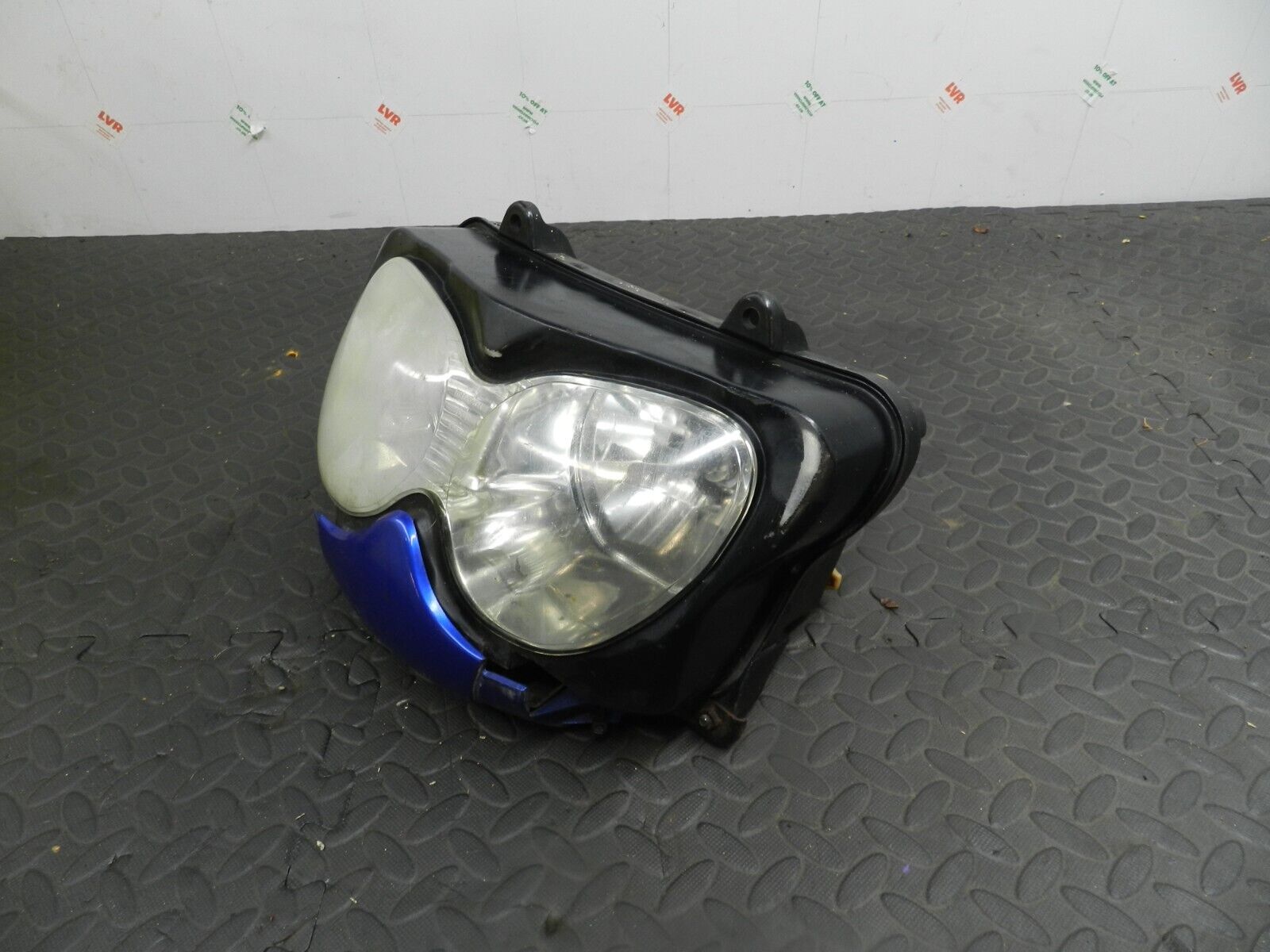 2004 SUSUKI GSXF600. HEADLIGHT WITH FAIRING