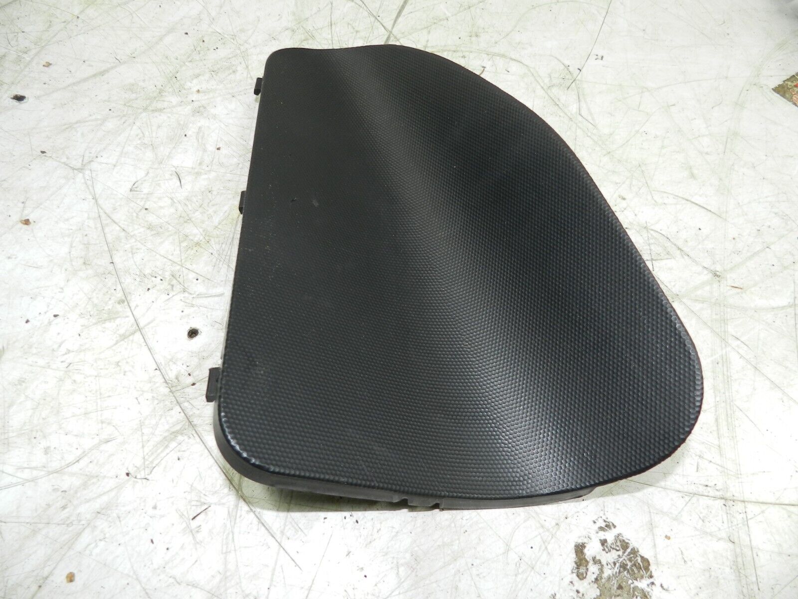 (129) 2005 HONDA JAZZ. DASHBOARD PLASTIC TRIM
