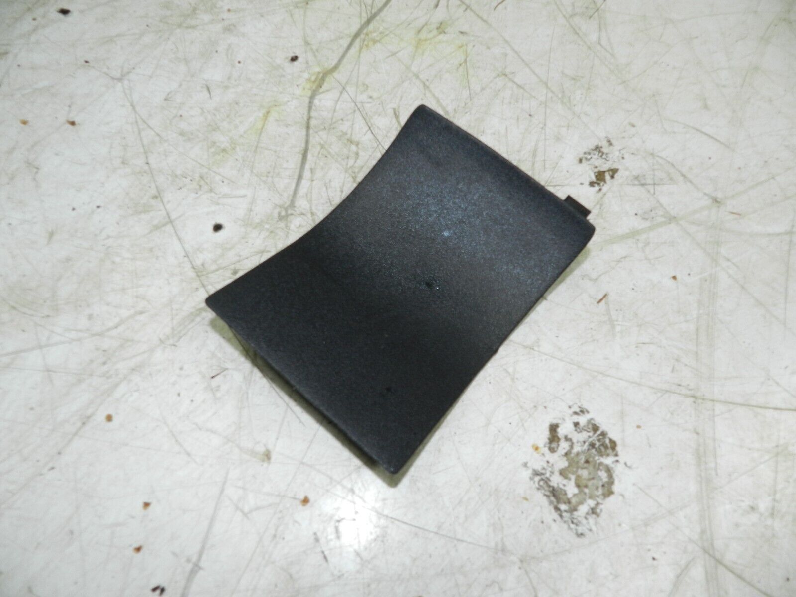(129) 2005 HONDA JAZZ. CENTRE CONSOLE PLASTIC TRIM