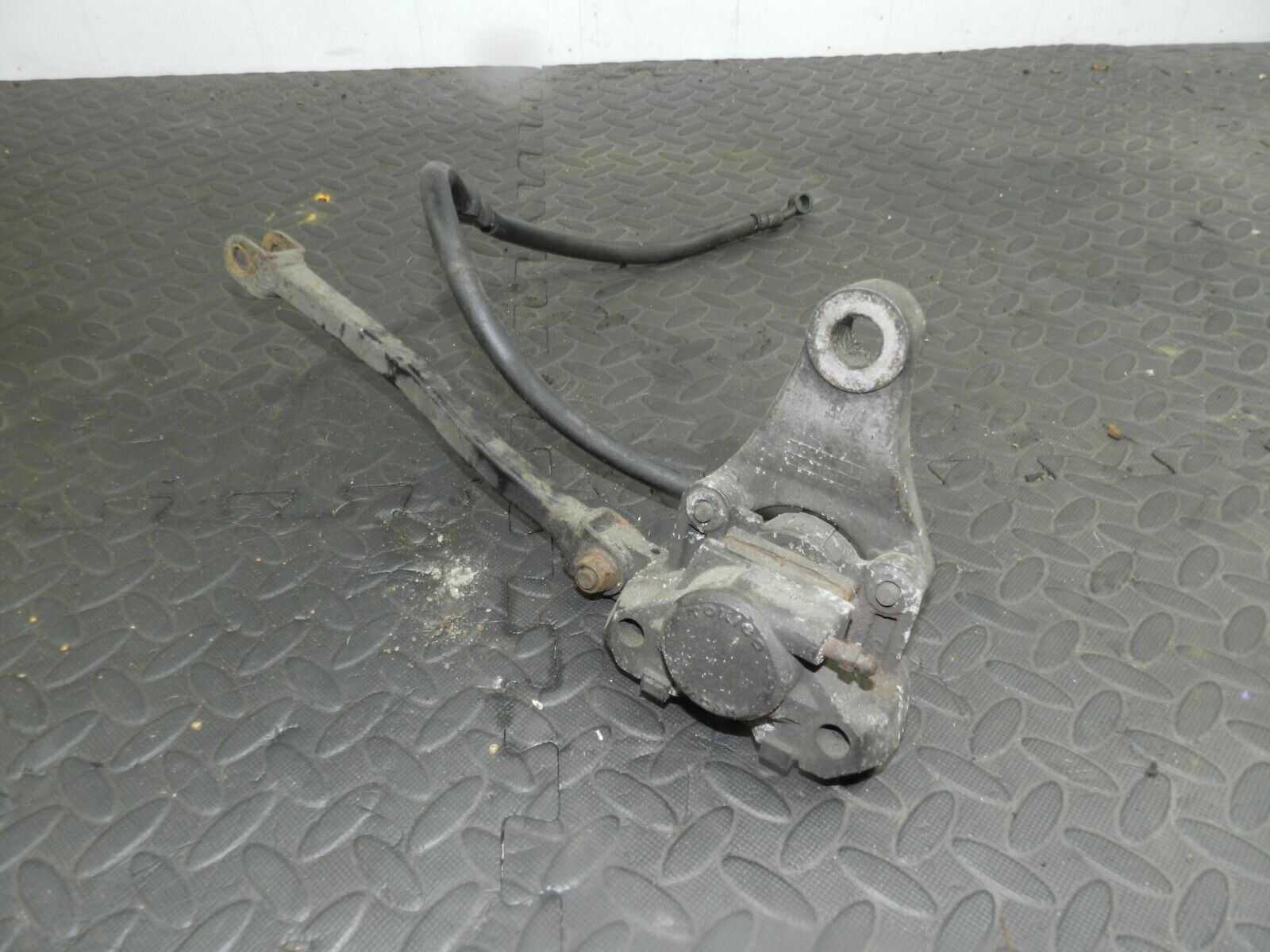 2004 SUSUKI GSXF600. REAR BRAKE CALIPER