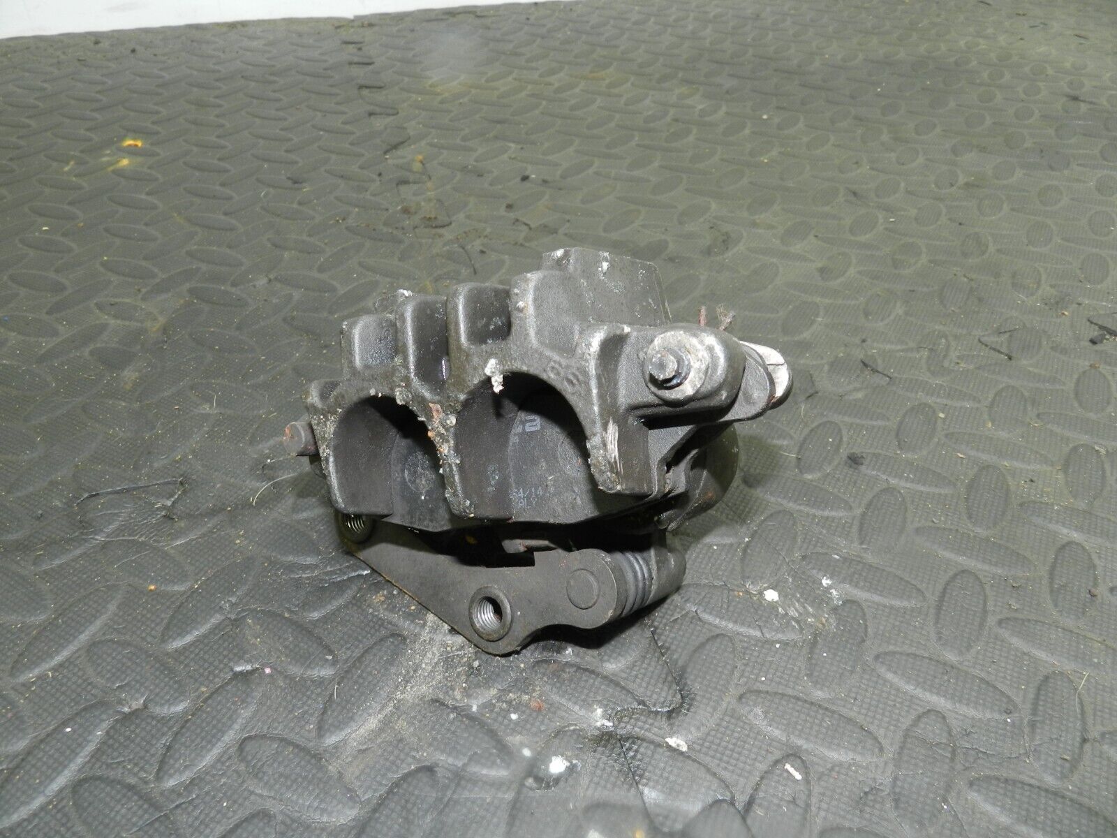 2004 SUSUKI GSXF600. FRONT BRAKE CALIPER - Image 2