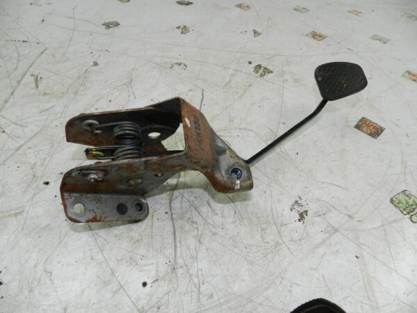 (129) 2005 HONDA JAZZ. CLUTCH PEDAL