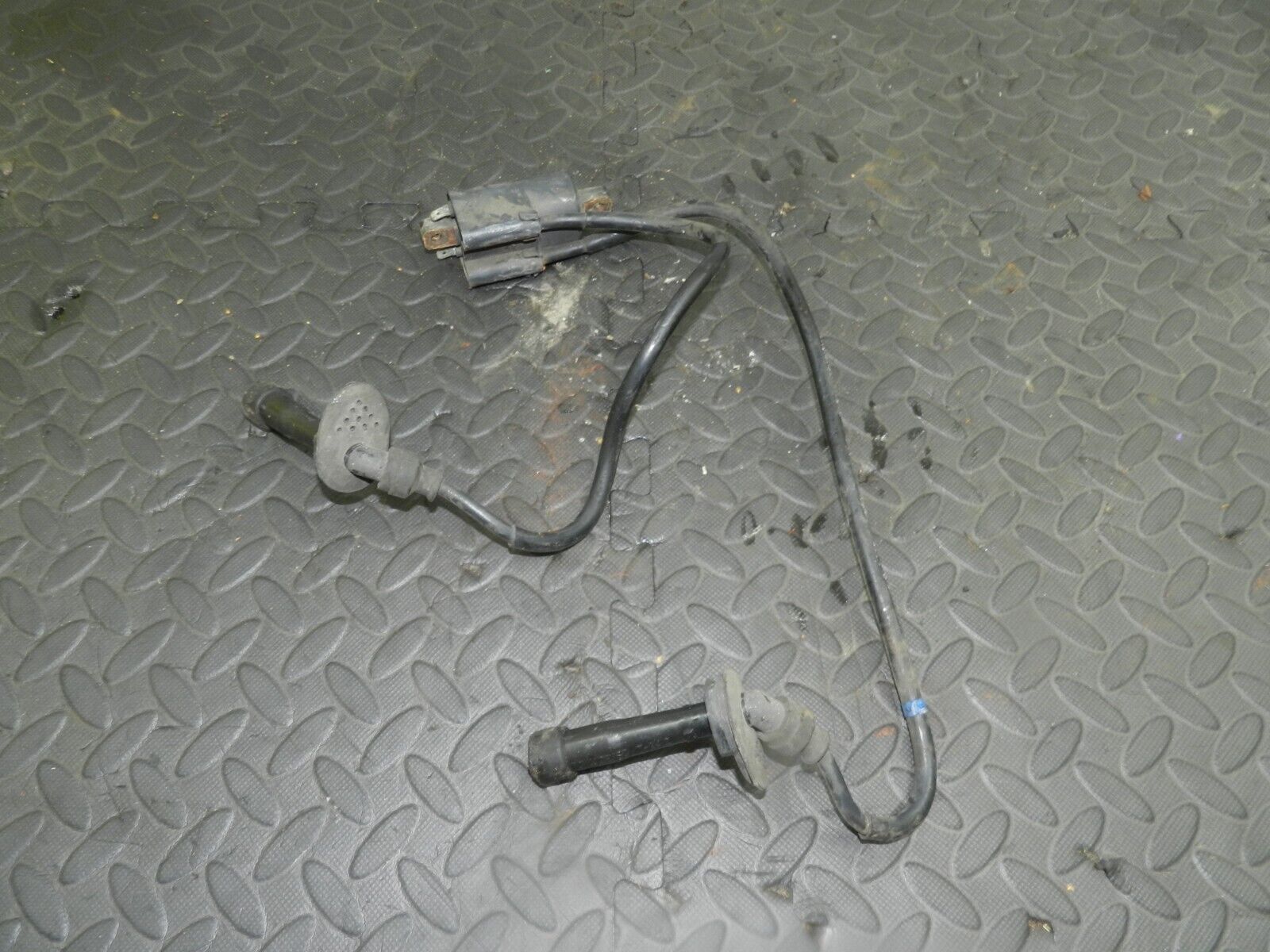 2004 SUSUKI GSXF600. IGNITION COIL PACK 33420-19C01
