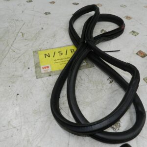 (129) 2005 HONDA JAZZ. PASSENGER SIDE REAR DOOR RUBBER SEAL