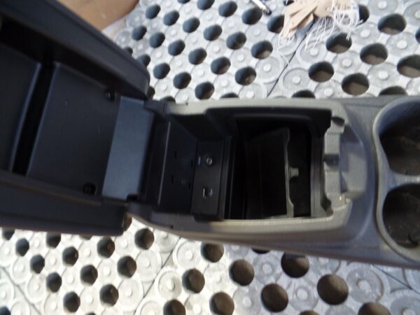 2013 Mk3 Ford Focus Center Console Panel with Cup holder / Arm Rest - Image 2