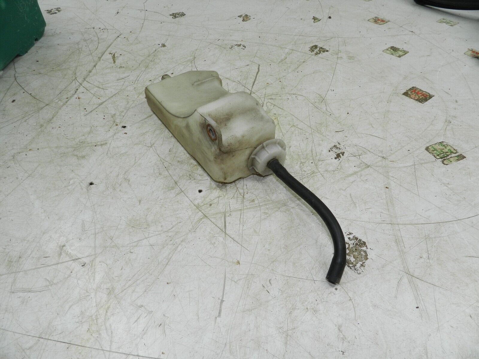 (129) 2005 HONDA JAZZ. COOLANT EXPANSION BOTTLE TANK