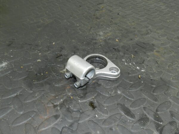 2004 SUSUKI GSXF600. HANDLE BAR MOUNT