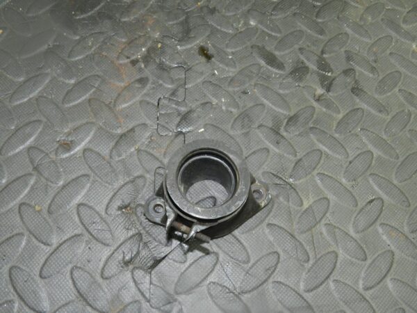 2004 SUSUKI GSXF600. INTAKE FITTING BRACKET RUBBER