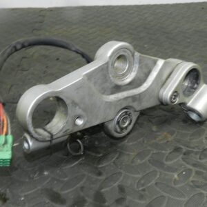 2004 SUSUKI GSXF600. HEADSTOCK + IGNITION BARREL YOLKE