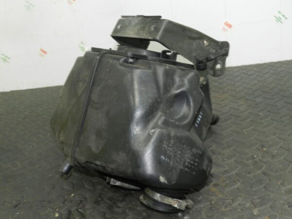 2004 SUSUKI GSXF600. AIR BOX FILTER HOUSING - Image 3