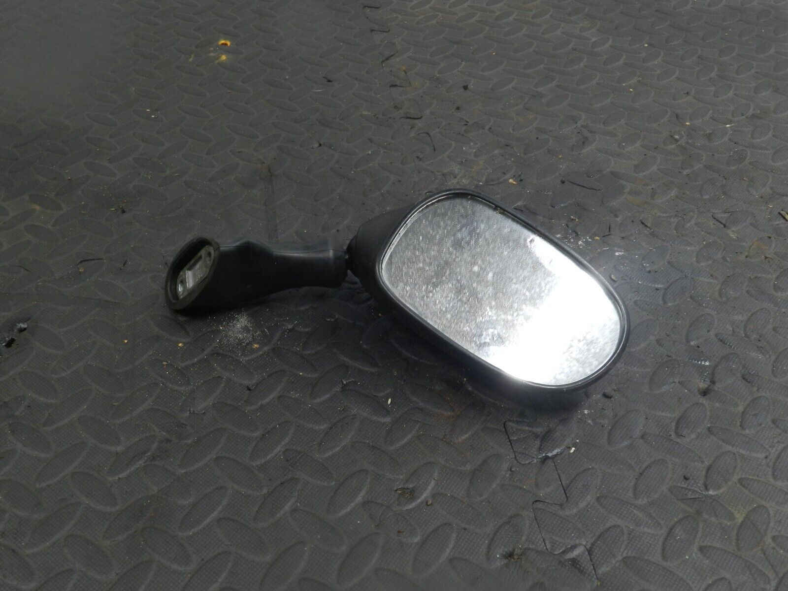 2004 SUSUKI GSXF600. WING MIRROR