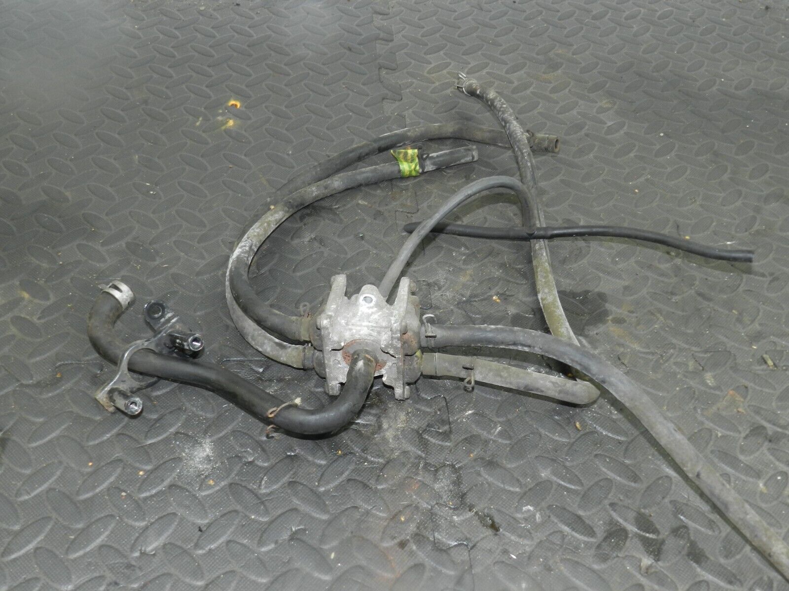 2004 SUSUKI GSXF600. AIR VACUUM SOLENOID + PIPES VALVE HOSES