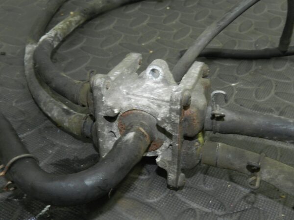 2004 SUSUKI GSXF600. AIR VACUUM SOLENOID + PIPES VALVE HOSES - Image 4