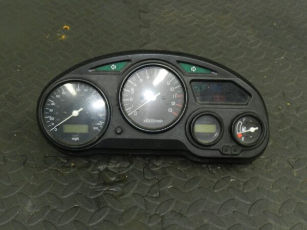 2004 SUSUKI GSXF600. SPEEDOMETER SPEEDO INSTRUMENT CLUSTER CLOCKS