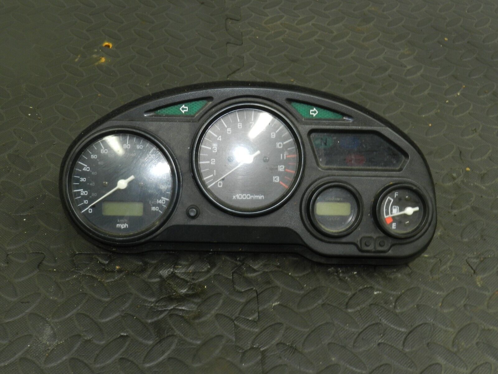 2004 SUSUKI GSXF600. SPEEDOMETER SPEEDO INSTRUMENT CLUSTER CLOCKS