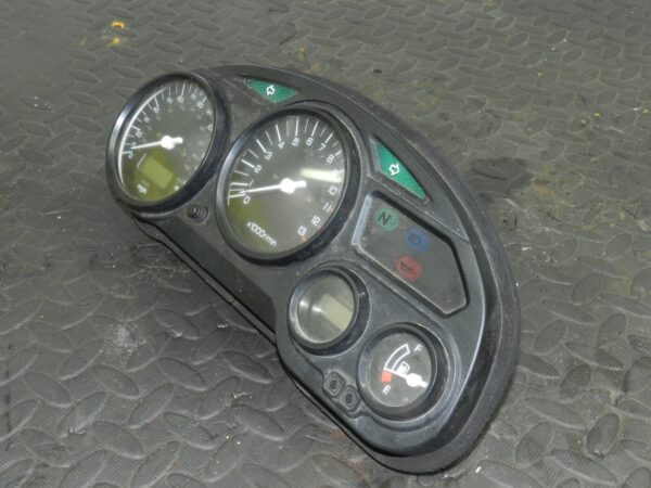 2004 SUSUKI GSXF600. SPEEDOMETER SPEEDO INSTRUMENT CLUSTER CLOCKS - Image 2
