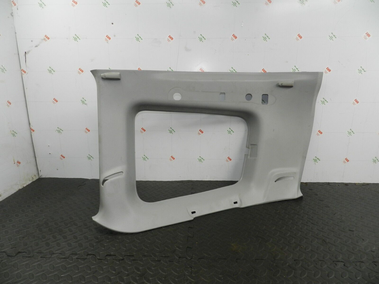 2006 MITSUBISHI SHOGUN MK3. PASSENGER SIDE C PILLAR REAR QUARTER PANEL TRIM