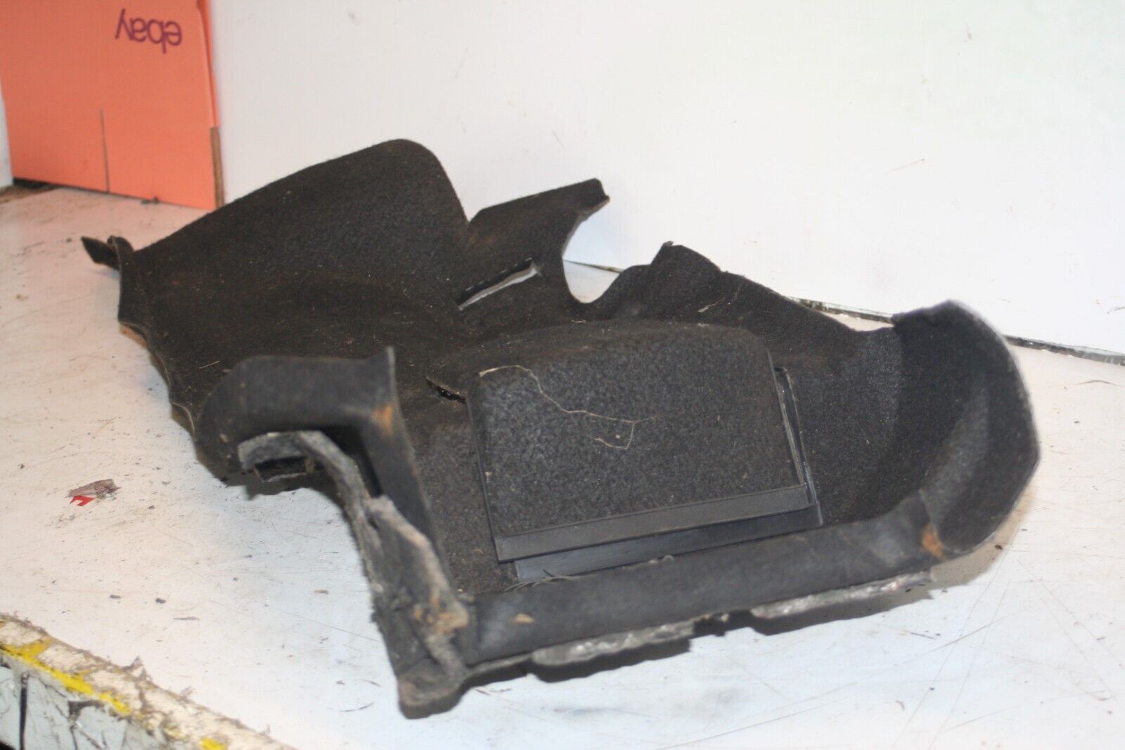1990 FORD GRANADA MK3. BOOT SIDE LINING CARPET DRIVER SIDE