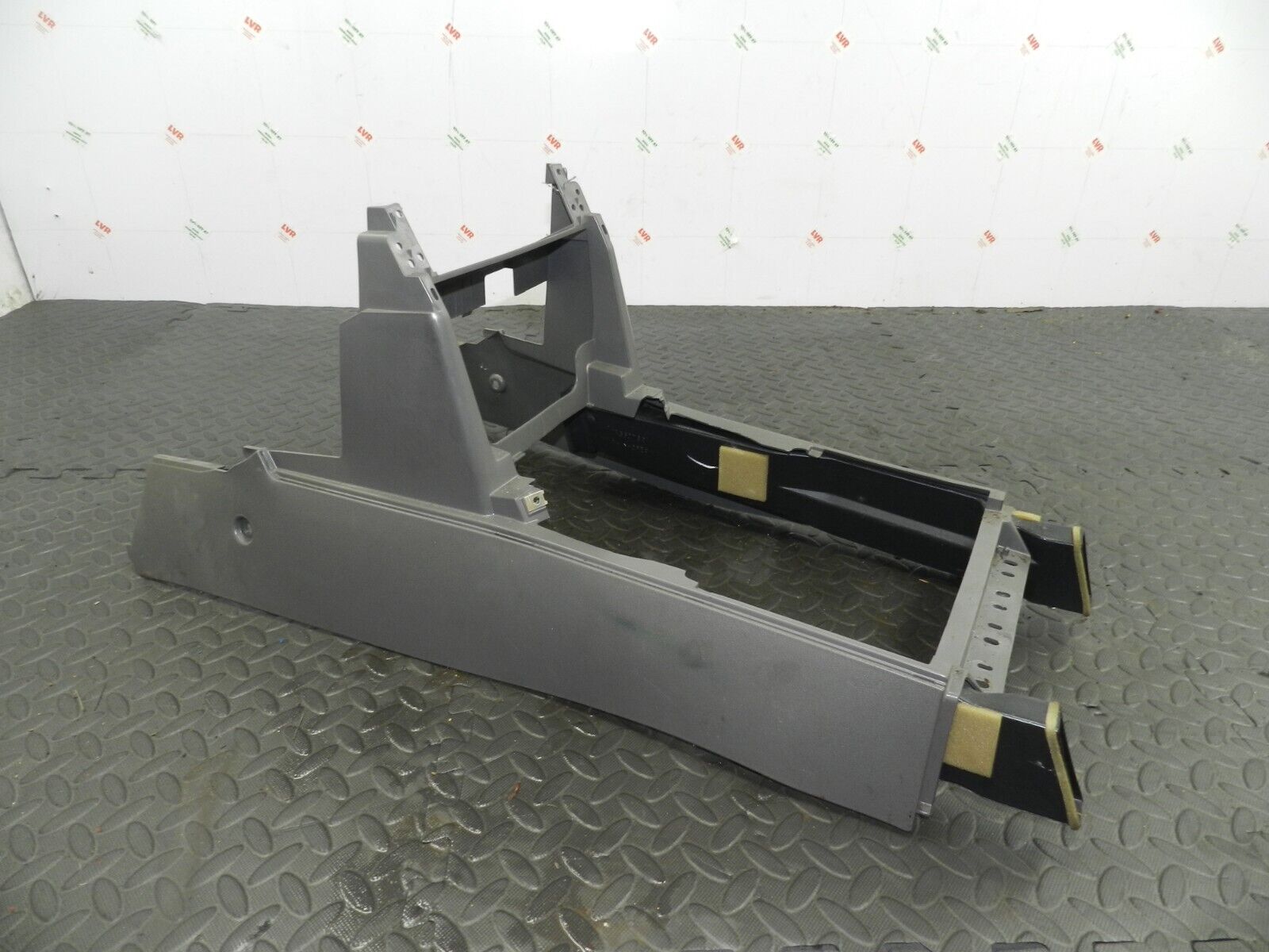 2006 MITSUBISHI SHOGUN MK3. CENTRE CONSOLE TRIM