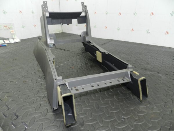 2006 MITSUBISHI SHOGUN MK3. CENTRE CONSOLE TRIM - Image 2
