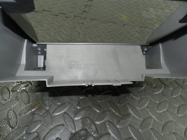 2006 MITSUBISHI SHOGUN MK3. CENTRE CONSOLE TRIM - Image 6