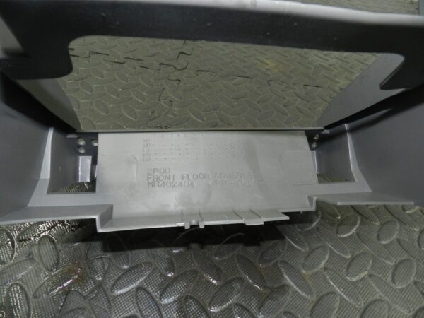 2006 MITSUBISHI SHOGUN MK3. CENTRE CONSOLE TRIM - Image 7