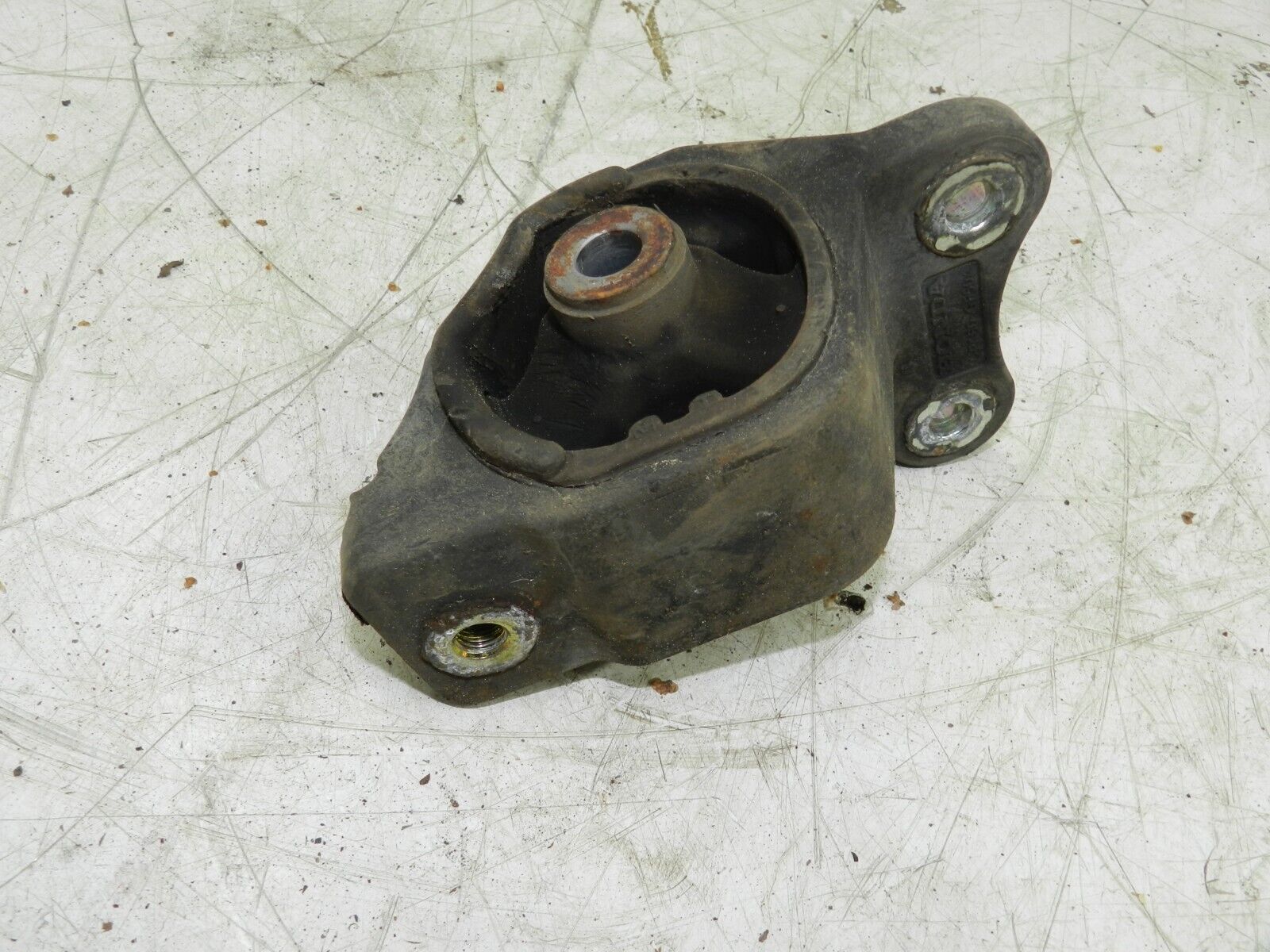 (129) 2005 HONDA JAZZ. ENGINE MOUNT