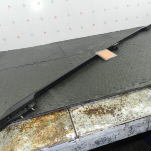 2006 MITSUBISHI SHOGUN MK3. DRIVER SIDE ROOF TRIM RAIL