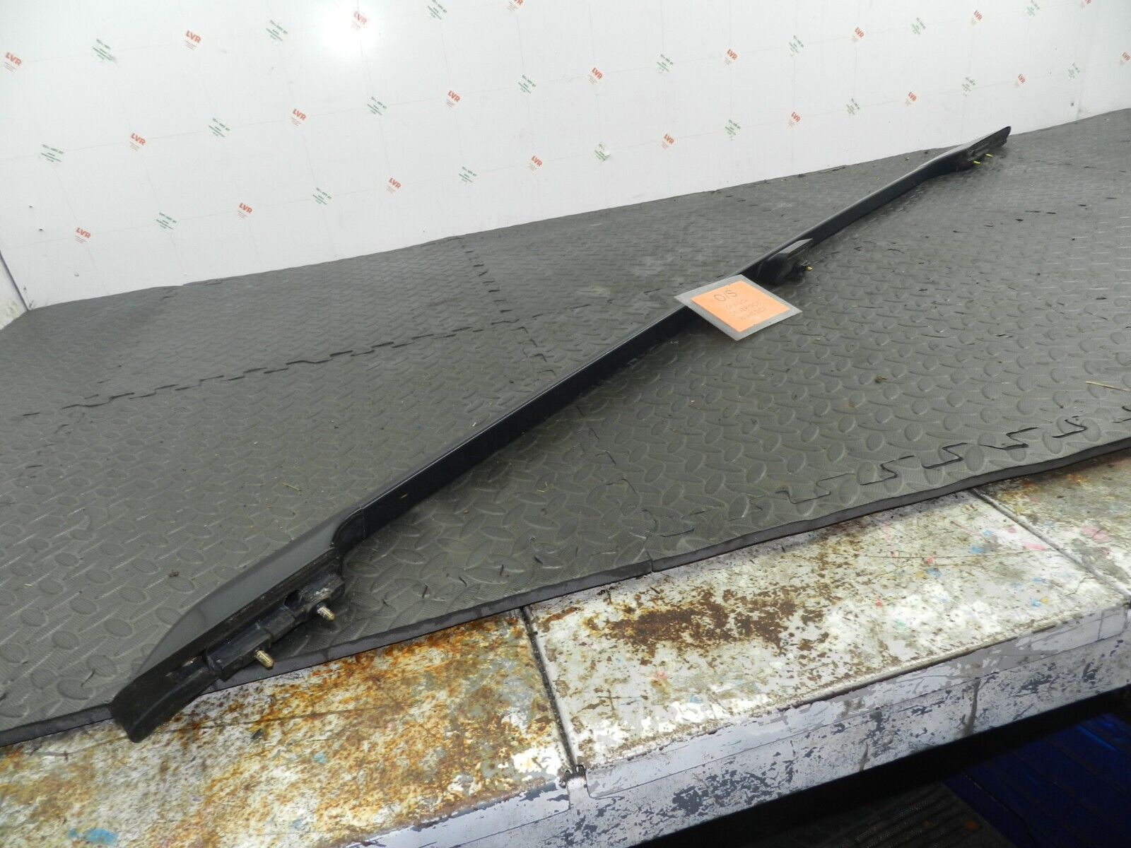 2006 MITSUBISHI SHOGUN MK3. DRIVER SIDE ROOF TRIM RAIL