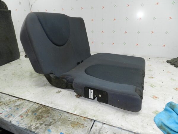 (129) 2005 HONDA JAZZ. REAR DOUBLE SEAT FOLDS AWAY