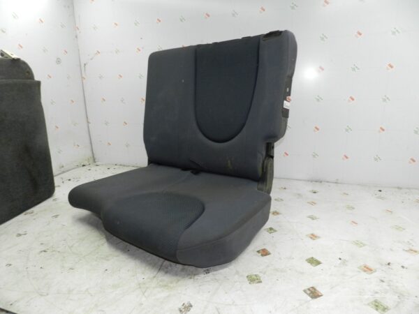 (129) 2005 HONDA JAZZ. REAR DOUBLE SEAT FOLDS AWAY - Image 2