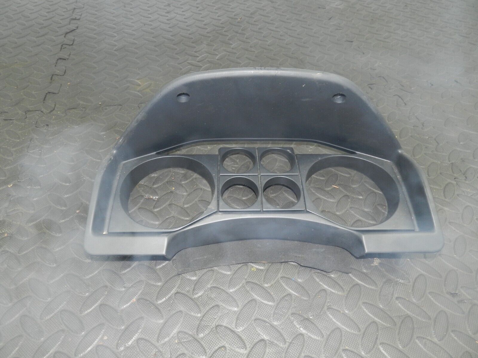 2006 MITSUBISHI SHOGUN MK3. SPEEDOMETER SURROUND TRIM