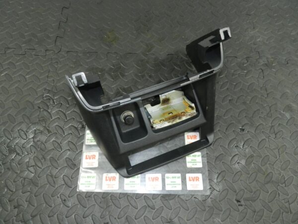 2006 MITSUBISHI SHOGUN MK3. CENTRE CONSOLE FRAME FRONT PANEL 12V SOCKET - Image 2